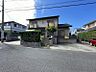 その他：閑静な住宅街に佇む、落ち着いた雰囲気の一戸建てです。前面道路は車の通りも少なく、穏やかな暮らしが期待できます。