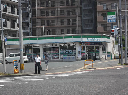 ファミリーマート 小倉企救丘駅前店（63m）