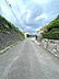 その他：現地前面道路です。落ち着いた環境で、穏やかな暮らしが期待できます。