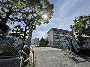 行橋市立仲津小学校（833m）