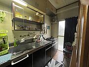 キッチンもバルコニーに面しているので、臭いの気になる生ごみなどをすぐに屋外に置けるのは嬉しいポイント