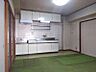 リビング/ダイニング：キッチンは背面タイプなので、お部屋のレイアウトを自由に楽しめます