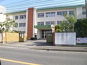 水巻町立水巻南中学校（1521m）