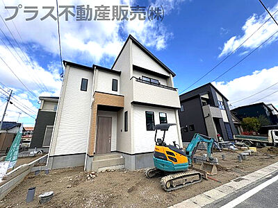 外観：建物完成しました。物件内部もご見学頂けます。プラス不動産販売にお任せ下さい。