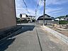 外観：前面道路含む現地写真