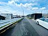 外観：前面道路含む現地写真