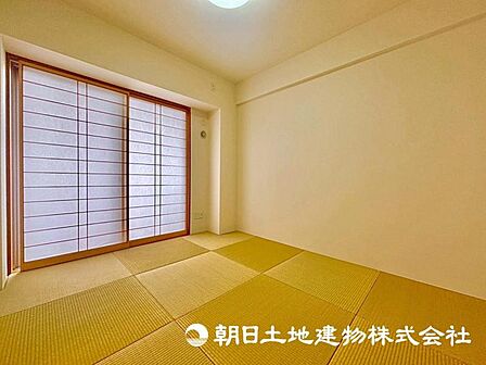 ゆったりとリラックスできる和室付きです。