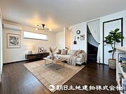 明るいリビングで寛ぐ新しい生活をスタートさせてみませんか。（家具等はCGです）