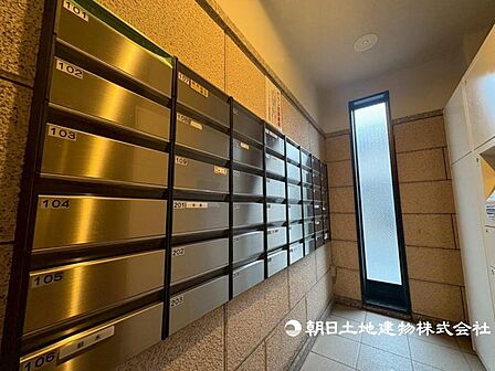 共用ポストも配達員の方と顔を合わせずに済むような作りになっており便利ですね!