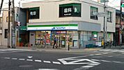 ファミリーマート勝山北店 386m