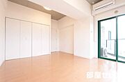 洋室にも大きな窓がついています