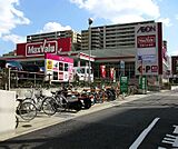 マックスバリュグランド名西店 103m