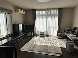 大山田五丁目売戸建 4SLDKのリビング/ダイニング