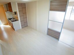 ファミユD 2階1LDKのリビング/ダイニング