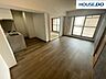 リビング/ダイニング：LDK以外に3部屋あるので、2人で住む場合、寝室とそれぞれの個室（仕事部屋や趣味の部屋など）や夫婦の寝室を別々にするなどライフスタイルに合わせて柔軟に対応できます。2026年6月クロス・床張替え。
