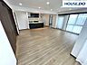 リビング/ダイニング：LDK以外で3部屋あり、子供が2人いてもそれぞれに部屋を与えることができ、子供のプライバシーを守ることができます。子どもが一人の場合は、もう1部屋を趣味の部屋や仕事部屋として活用することができます。