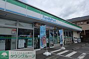 ファミリーマート東大泉六丁目店 713m