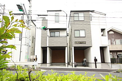 外観：閑静な梶ヶ谷の住宅街の中に佇む築１年の中古戸建。ここから始まる家族との穏やかな暮らしが日々を彩ってくれることでしょう。TA建物状況調査（インスペクション）実施済で安心。