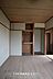 寝室：押し入れは奥行きがあるので、かたずけられ、お部屋がスッキリ使えます。