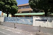 飯塚市立若菜小学校（986m）