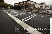 敷地内駐車場御座いますよ。