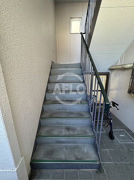 画像20:瓢箪山ハイツ　共用階段