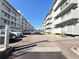 五番町住宅B棟:駐車場