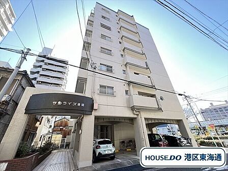名古屋市名港線「築地口駅」から徒歩約6分と、通勤・通学にも便利な立地です。8階建の3階部分に位置する3LDKの中古マンション。