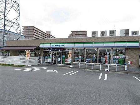 ファミリーマート木場店【ファミリーマート木場店】スローガンは「Fun&Fresh」。驚きやワクワク感を与えるべく、商品改革に取り組んでいる。(電子マネー利用可 ATMあり ネット通販あり)Tポイン…
