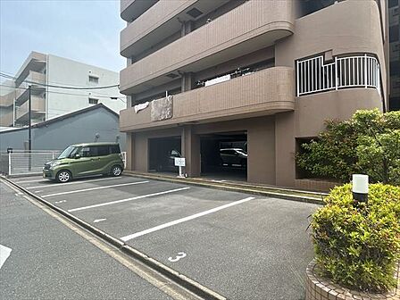 駐車場の空き状況はご確認ください。