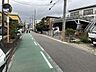 外観：車はスピードを抑えて走行するので、お子様にも安全な道幅となっています。
