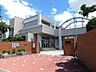 周辺：名古屋市立成章小学校体力づくりに力を入れていて、業前に運動を行っています。消防署やゴミ処理場、武道館などを見学して町の理解を深めています。運動会は6月に開催されています。 730m