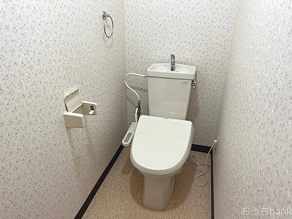 画像11:温水洗浄機能付きの綺麗なトイレです
