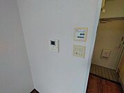 TVドアホンで来客の確認ができます