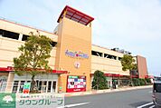 タウンヒルズ 徒歩8分。ショッピングセンター 630m