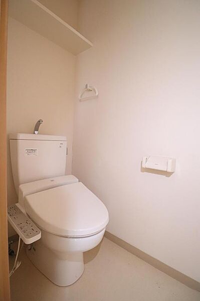 画像11:ウォシュレット（温水洗浄暖房便座）付トイレ