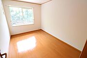 リビングから見た南側洋室