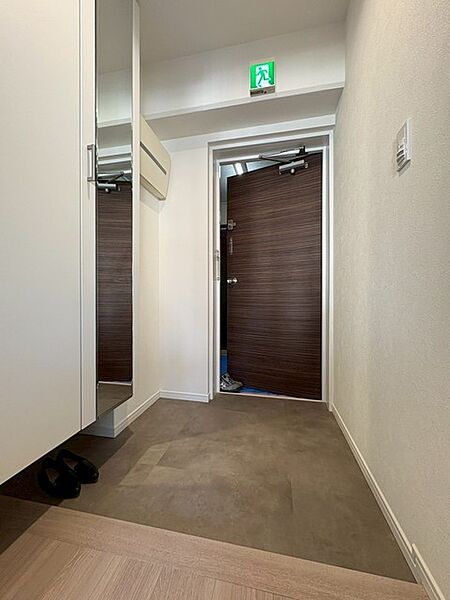 玄関を拡大表示