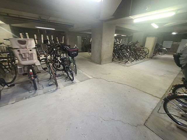  西戸山タワーホウムズセントラルタワー 15階/-