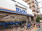 サンディ 正雀店 957m