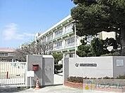 茨木市立春日丘小学校 80m