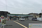 ファミリーマート茨木小川町店 386m