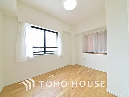 採光もある洋室は、くつろぎのひと時を過ごすのにぴったり
