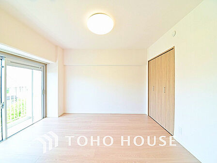 採光もある洋室は、くつろぎのひと時を過ごすのにぴったり