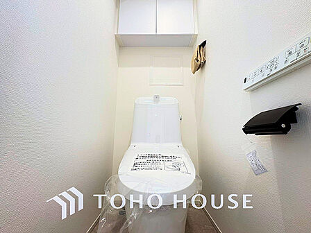 トイレには快適な温水洗浄便座付