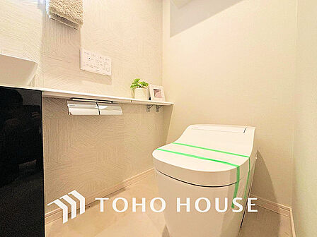 トイレには快適な温水洗浄便座付
