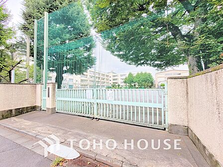 世田谷区立梅丘中学校 距離1600m
