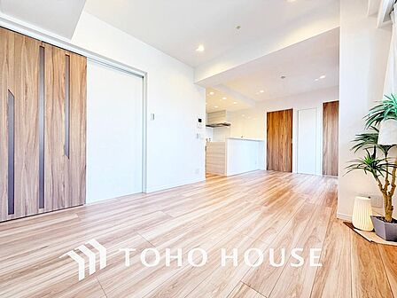明るいLDKは自然と家族が集まる場所に