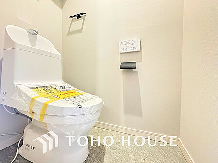 トイレには快適な温水洗浄便座付