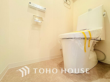 トイレには快適な温水洗浄便座付